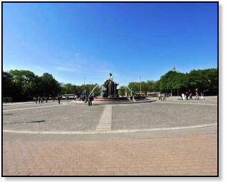 Marx-Engel-Forum, Neptunbrunnen